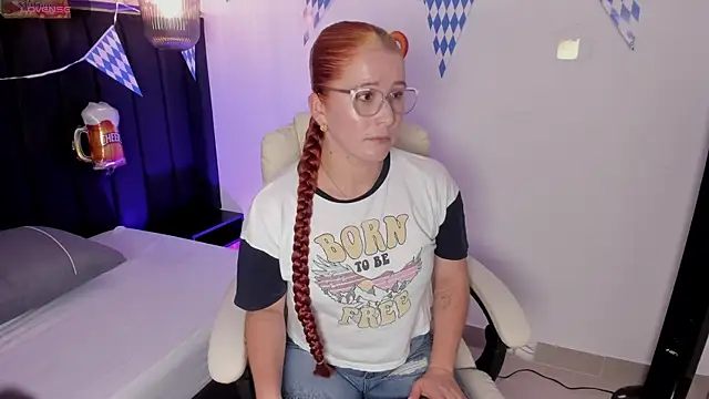 Snapshot of AllisonRoberts_ chatting on 09/25/25, 07:39 AllisonRoberts online show from 09/25/25, 07:39