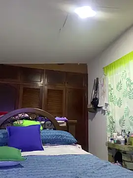 Snapshot of AllisonRoberts_ chatting on 09/29/25, 01:11 AllisonRoberts online show from 09/29/25, 01:11