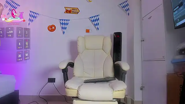 Snapshot of AllisonRoberts_ chatting on 10/03/25, 07:33 AllisonRoberts online show from 10/03/25, 07:33