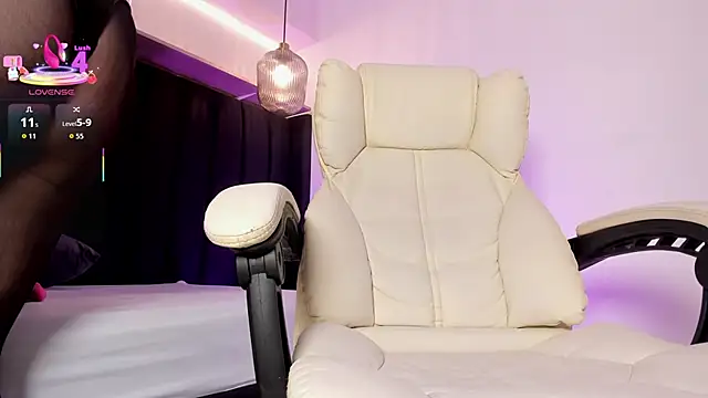 Snapshot of AllisonRoberts_ chatting on 10/09/25, 07:56 AllisonRoberts online show from 10/09/25, 07:56