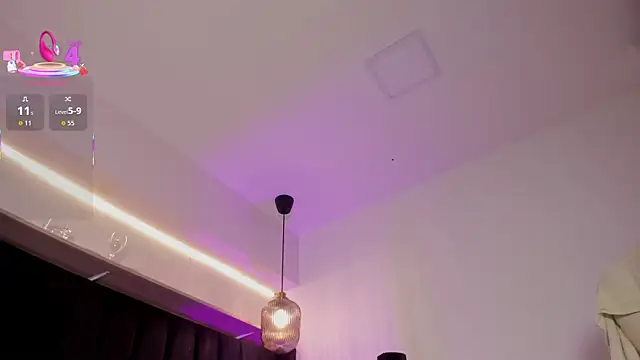 Snapshot of AllisonRoberts_ chatting on 10/14/25, 07:58 AllisonRoberts online show from 10/14/25, 07:58