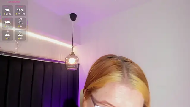 Snapshot of AllisonRoberts_ chatting on 10/21/25, 08:53 AllisonRoberts online show from 10/21/25, 08:53