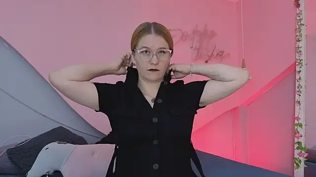 Snapshot of AllisonRoberts_ chatting on 04/17/26, 11:24 AllisonRoberts online show from 04/17/26, 11:24