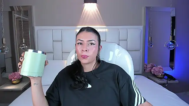 Snapshot of JessyEvans chatting on 10/21/25, 07:36 JessyEvans online show from 10/21/25, 07:36