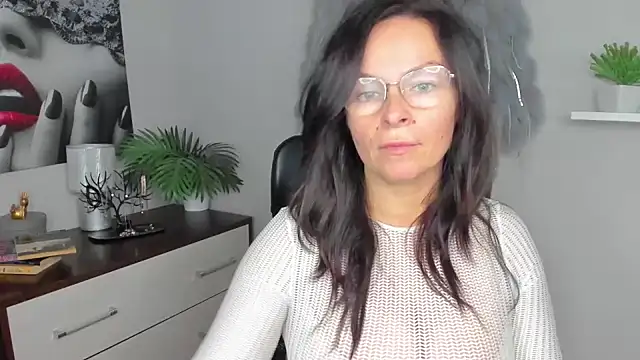 HelenLuxx online show from 12/03/24, 01:43