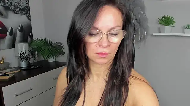 HelenLuxx online show from 12/10/24, 06:44