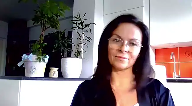 HelenLuxx online show from 12/11/24, 10:47