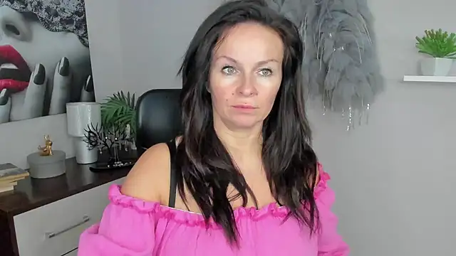 HelenLuxx online show from 12/12/24, 10:45