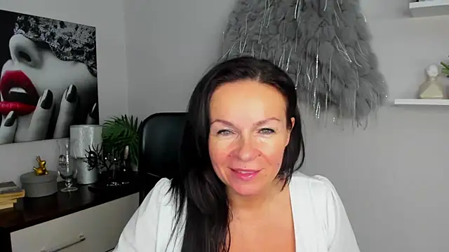HelenLuxx online show from 01/08/25, 10:15