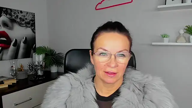 HelenLuxx online show from 01/14/25, 10:17