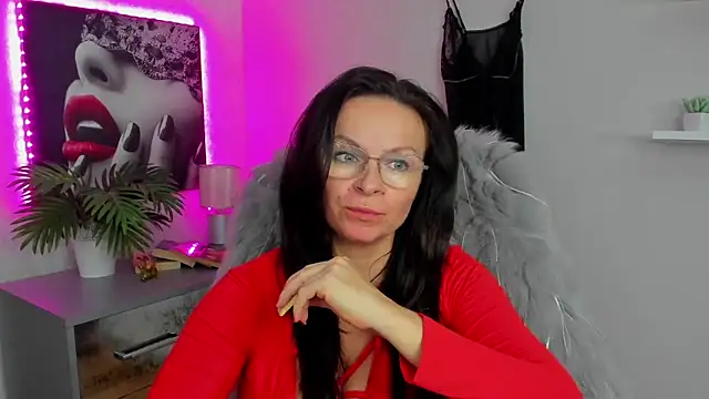 HelenLuxx online show from 02/11/25, 01:30