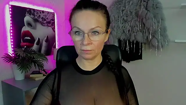 HelenLuxx online show from 03/21/25, 06:38