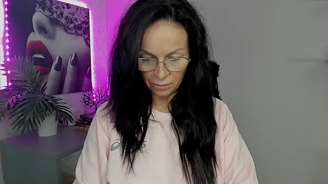 HelenLuxx online show from 09/18/25, 05:42