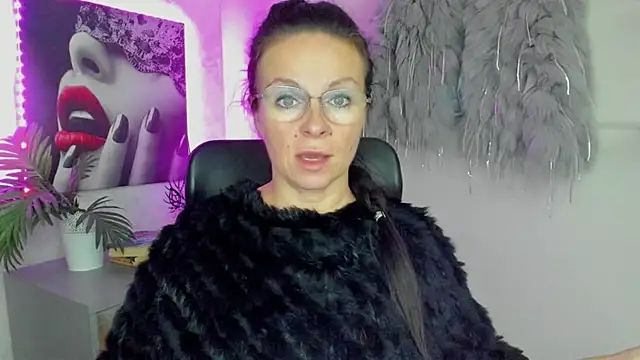 HelenLuxx online show from 10/09/25, 05:44