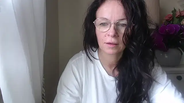 HelenLuxx online show from 10/23/25, 06:34