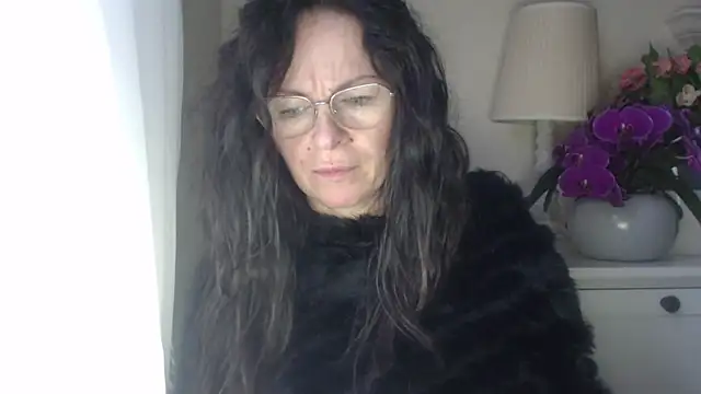 HelenLuxx online show from 10/24/25, 06:10