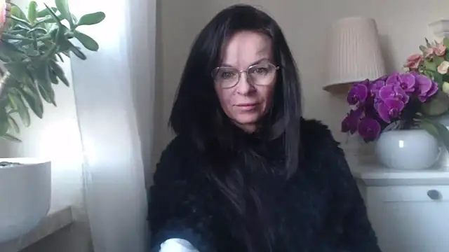 HelenLuxx online show from 11/05/25, 07:08