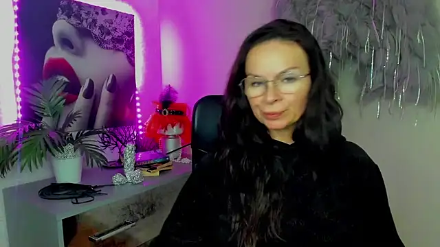 HelenLuxx online show from 02/10/26, 05:17