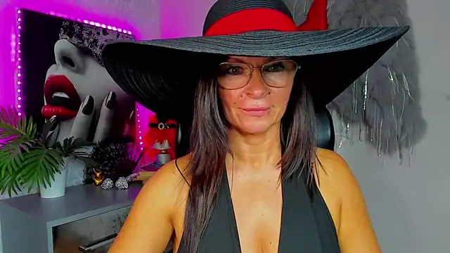 HelenLuxx online show from 07/24/26, 12:47
