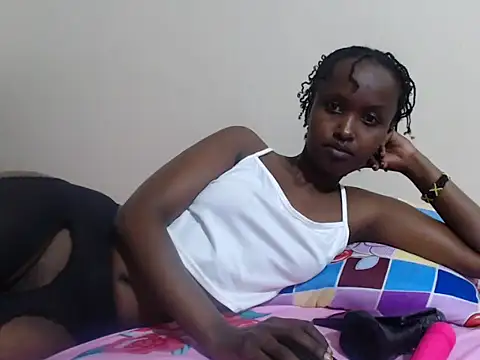 Snapshot of pretty_shee22 chatting on 10/12/25, 07:18 pretty shee22 online show from 10/12/25, 07:18