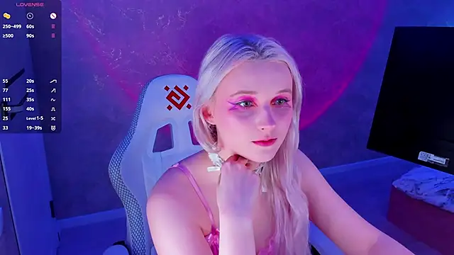 Snapshot of SweeteRose_Royce chatting on 01/13/25, 04:08 SweeteRose Royce online show from 01/13/25, 04:08