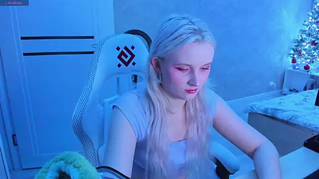 Snapshot of SweeteRose_Royce chatting on 01/17/25, 02:50 SweeteRose Royce online show from 01/17/25, 02:50