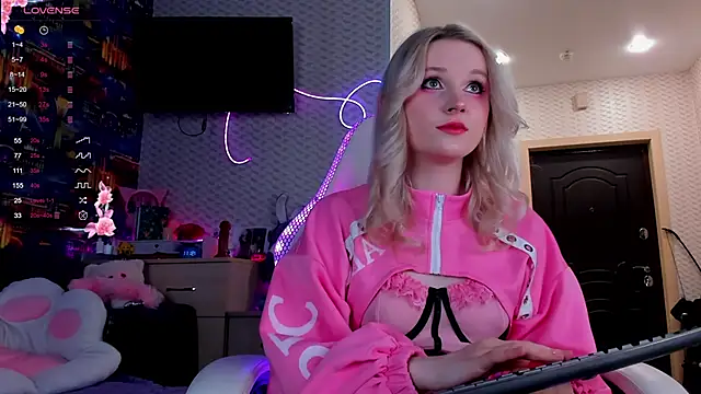 Snapshot of SweeteRose_Royce chatting on 11/11/25, 03:12 SweeteRose Royce online show from 11/11/25, 03:12