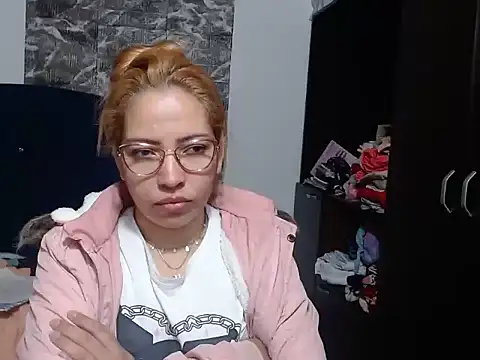 Snapshot of THEBOSSLARA chatting on 11/15/25, 03:30 THEBOSSLARA online show from 11/15/25, 03:30