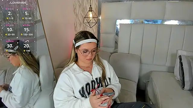 Snapshot of 1m_dalhia chatting on 12/15/25, 08:35 1m dalhia online show from 12/15/25, 08:35