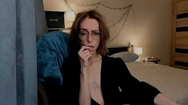 Snapshot of amber_quell_here chatting on 10/10/25, 02:16 amber quell here online show from 10/10/25, 02:16