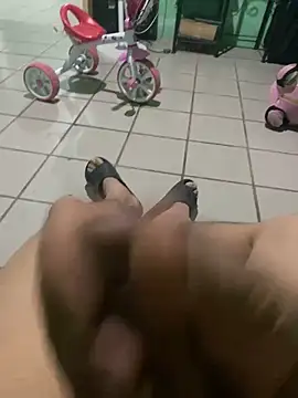 Snapshot of nowex18 chatting on 03/11/25, 05:16 nowex18 online show from 03/11/25, 05:16