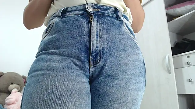 Amelia Debora Antonella online show from 10/23/25, 12:59