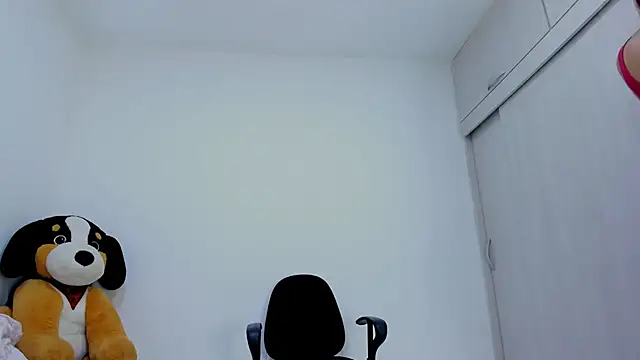 Snapshot of Amelia_Debora_Antonella chatting on 04/28/26, 02:22 Amelia Debora Antonella online show from 04/28/26, 02:22
