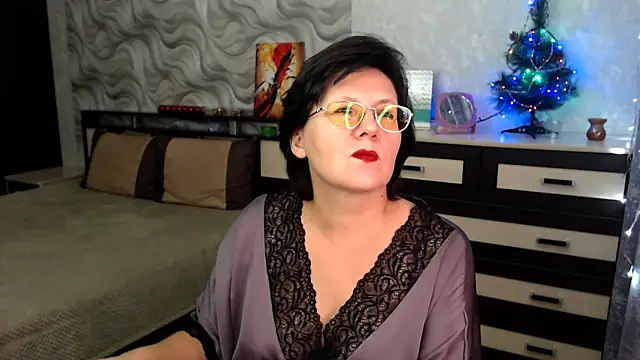 Snapshot of VitaCharm chatting on 12/17/25, 08:26 VitaCharm online show from 12/17/25, 08:26