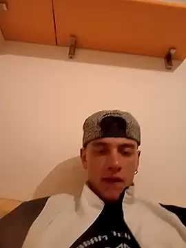 Snapshot of Gibboto chatting on 09/24/25, 11:24 Gibboto online show from 09/24/25, 11:24