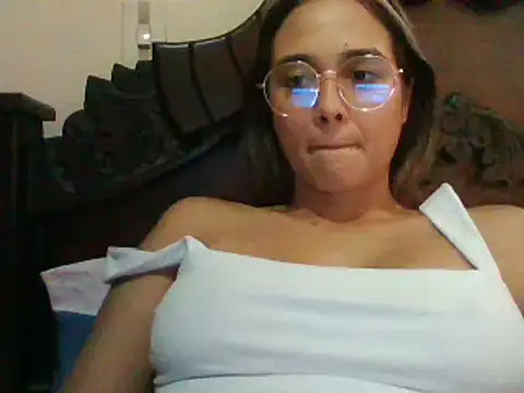 Snapshot of trianabell chatting on 12/02/24, 09:06 trianabell online show from 12/02/24, 09:06