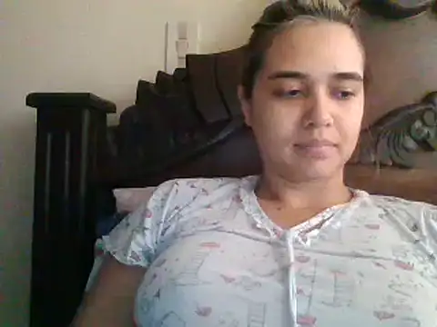 Snapshot of trianabell chatting on 12/03/24, 03:33 trianabell online show from 12/03/24, 03:33