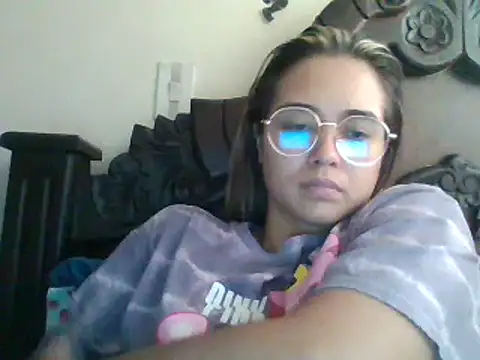 Snapshot of trianabell chatting on 12/03/24, 06:49 trianabell online show from 12/03/24, 06:49