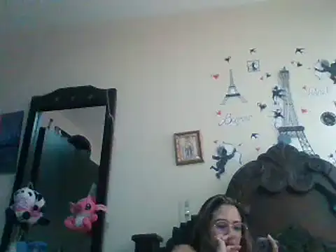 Snapshot of trianabell chatting on 12/07/24, 06:04 trianabell online show from 12/07/24, 06:04