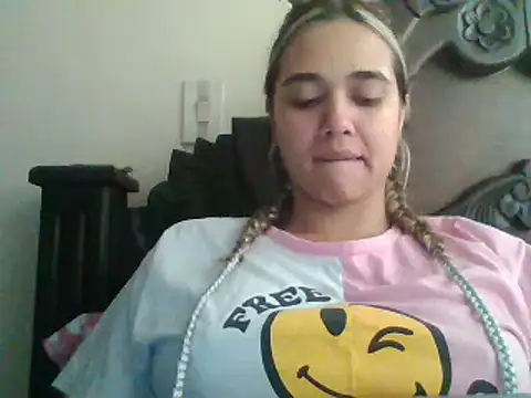 Snapshot of trianabell chatting on 12/09/24, 08:01 trianabell online show from 12/09/24, 08:01