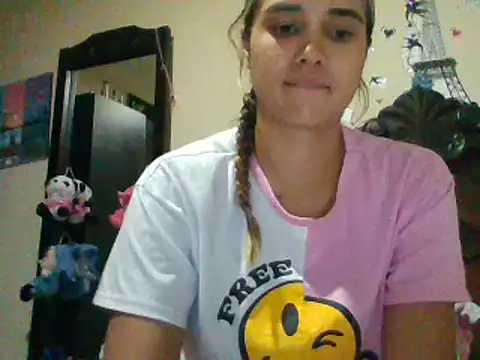 Snapshot of trianabell chatting on 12/11/24, 02:30 trianabell online show from 12/11/24, 02:30