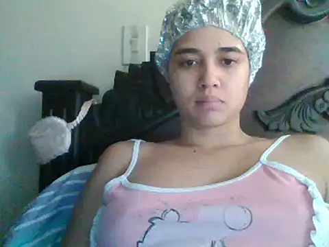 Snapshot of trianabell chatting on 12/14/24, 03:04 trianabell online show from 12/14/24, 03:04