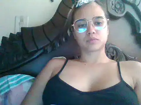 Snapshot of trianabell chatting on 12/21/24, 03:31 trianabell online show from 12/21/24, 03:31