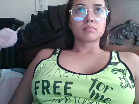 Snapshot of trianabell chatting on 01/16/25, 07:52 trianabell online show from 01/16/25, 07:52