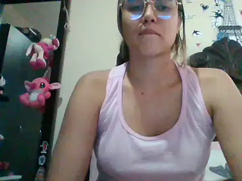 Snapshot of trianabell chatting on 01/17/25, 09:28 trianabell online show from 01/17/25, 09:28