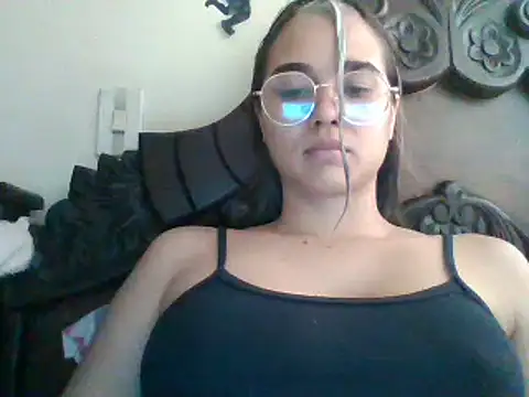 Snapshot of trianabell chatting on 01/21/25, 05:51 trianabell online show from 01/21/25, 05:51