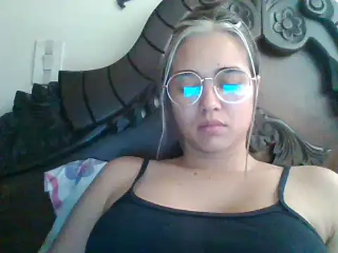 Snapshot of trianabell chatting on 01/21/25, 08:54 trianabell online show from 01/21/25, 08:54