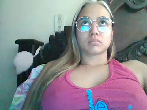 Snapshot of trianabell chatting on 01/24/25, 03:02 trianabell online show from 01/24/25, 03:02
