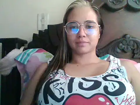 Snapshot of trianabell chatting on 01/28/25, 05:35 trianabell online show from 01/28/25, 05:35