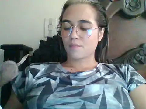 Snapshot of trianabell chatting on 02/07/25, 06:02 trianabell online show from 02/07/25, 06:02